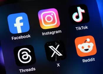 Штат Нью-Йорк обязал TikTok, Instagram и другие соцсети предупреждать об их потенциальном вреде для психического здоровья пользователей