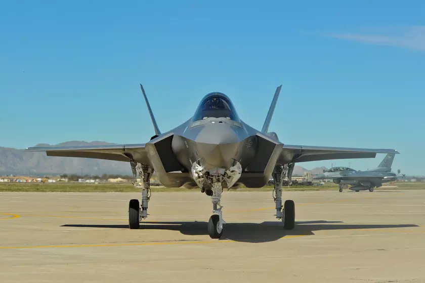 Пентагон временно запретил полёты части истребителей F-35 Lightning II после падения самолёта в Техасе