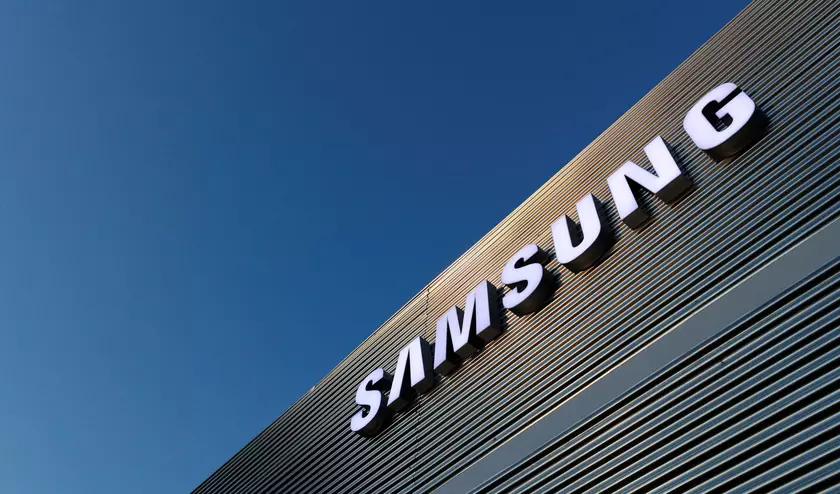 Новый взгляд на лого Samsung: что символизирует его расположение на зданиях
