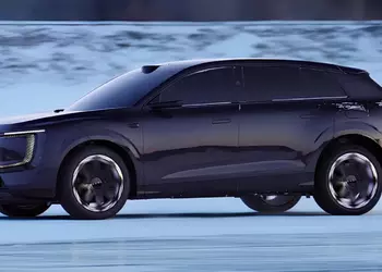 The large AUDI E7X crossover was shown during winter tests