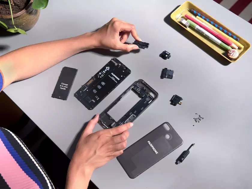 Сделайте ремонтопригодный смартфон со съемным аккумулятором: глава Fairphone раскритиковал OnePlus за отказ от 7-летней поддержки