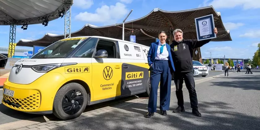 Volkswagen ID. Buzz с сертификатом Гиннесса на IAA Transportation