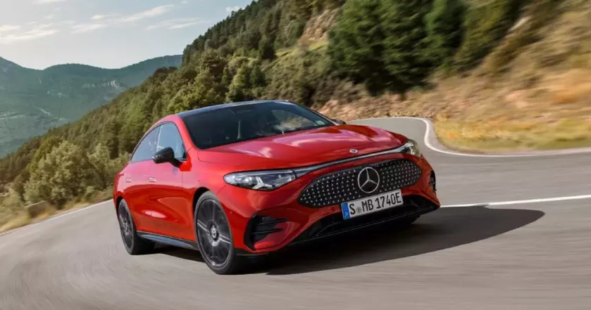 Mercedes-Benz CLA седан, серый, вид спереди сбоку
