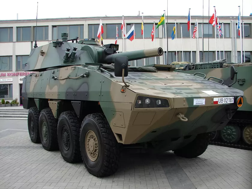 Вооружённые Силы Украины получат польские 120-мм самоходные минометы Rak, они основаны на базе БМП Rosomak и могут стрелять до 12 км