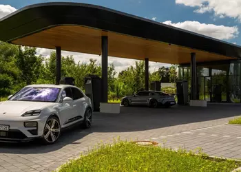 Porsche закроет сеть зарядных станций для электромобилей в Китае в следующем году