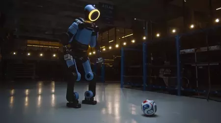 Atlas на футбольному полі: робот Boston Dynamics вчиться симулювати травми та святкувати голи