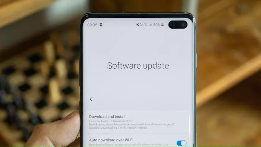 Из-за новой политики Android, Samsung будет сложнее избегать бесшовных обновлений своих смартфонов