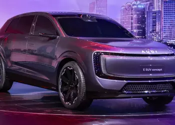 Audi unveils electric AUDI E SUV Concept with 671 hp.
