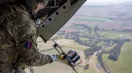 Услід за Францією: Британія випробувала FPV-дрони з борта гелікоптера Chinook