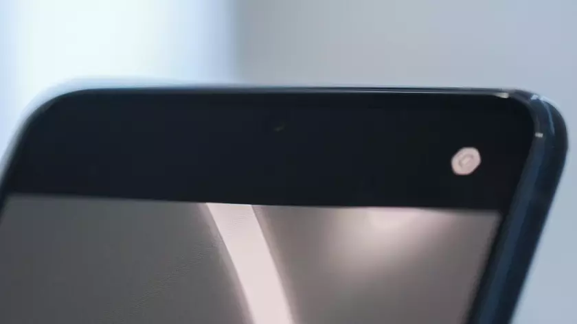 Oppo показала смартфон без вырезов и с подэкранной фронтальной камерой