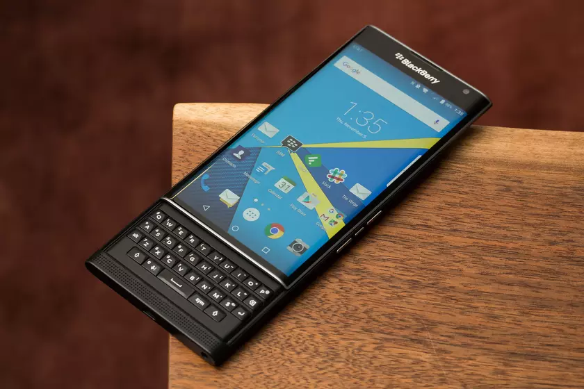 В 2018 году под брендом BlackBerry выйдут смартфоны Athena, Luna и Uni
