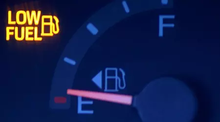 The author of the arrow indicating the side of the fuel filler cap has died