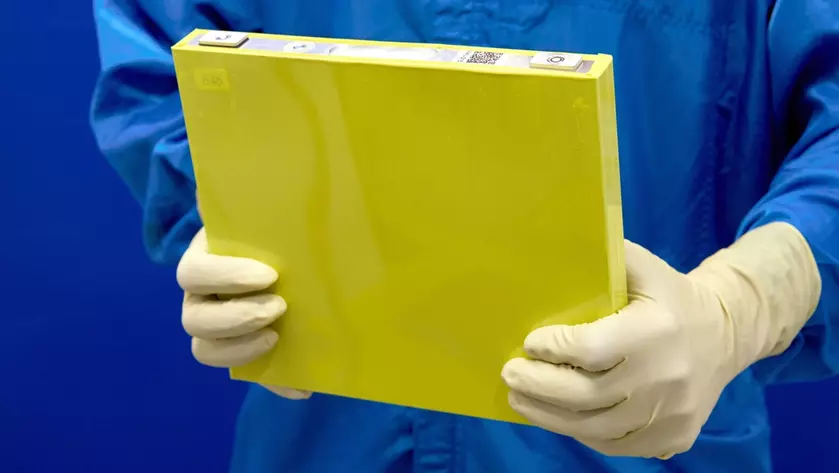 Призматическая LMR-ячейка производства Ultium Cells для электропикапов GM
