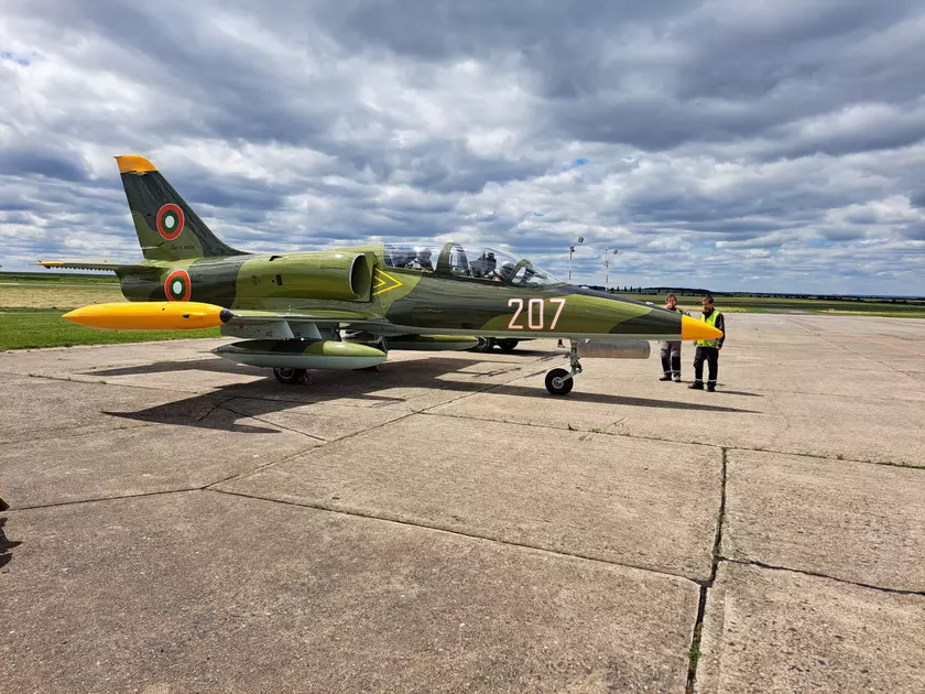 Aero Vodochody передала Болгарии первый модернизированный лёгкий штурмовик L-39 Albatros