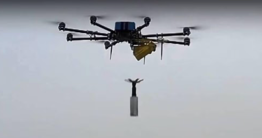Вооружённые Силы Украины недавно смогли уничтожить сразу четыре единицы российской военной техники. Для этого использовался дрон R18.