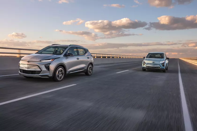 General Motors представила Chevrolet Bolt 2022: две версии, запас хода до 416 км, быстрая зарядка и цена от $31 995