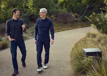 Тим Кук уходит с поста генерального директора Apple: компанию возглавит Джон Тернус
