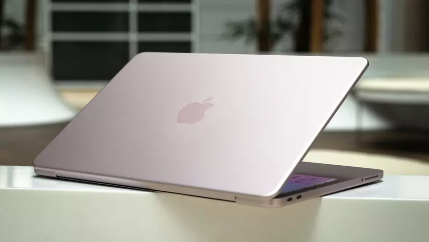 Модифицированный MacBook Neo с водоблоком