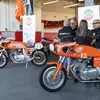 Красивые ретро автомобили на показе