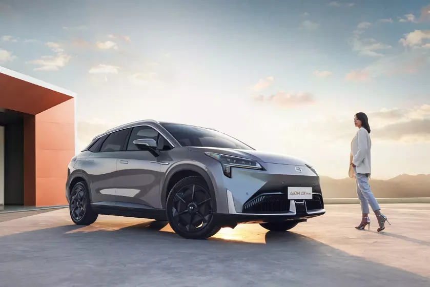 GAC представила электрический кроссовер Aion LX Plus с запасом хода в 1000 км и разгоном до «сотни» за 2.9 сек