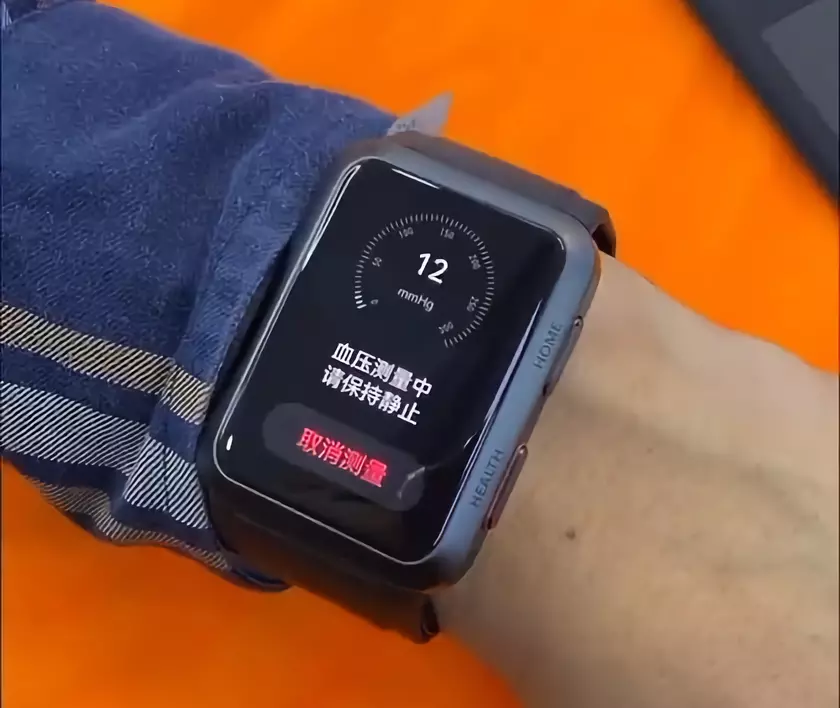 За день до анонса: в сети появились «живые» фотографии смарт-часов Huawei Watch D