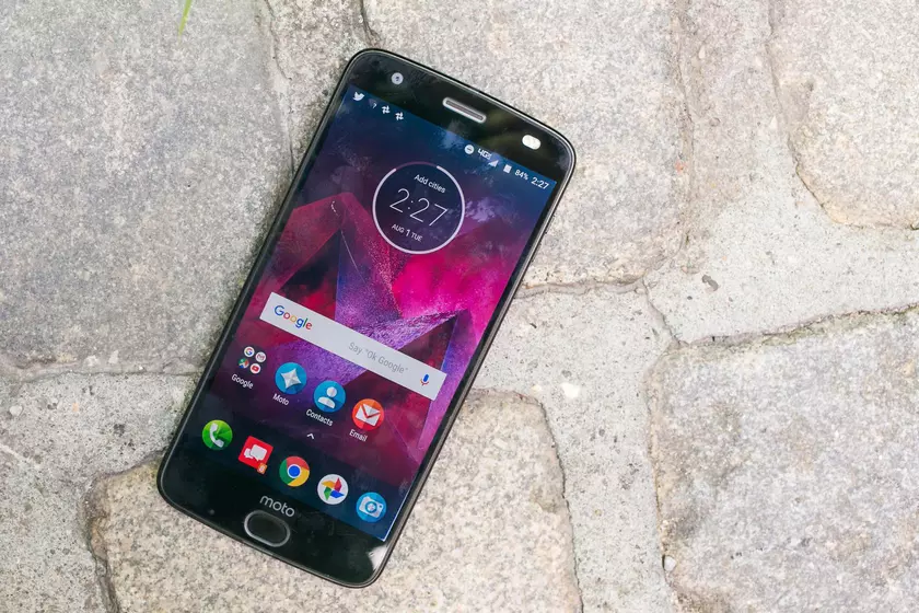 Американец Moto Z2 Force от Verizon начал обновляться до Android 8.0