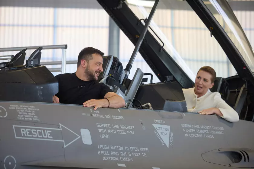 Украине не будет хватать пилотов на все F-16, которые должны передать, поэтому она давит на США и союзников относительно дополнительного обучения