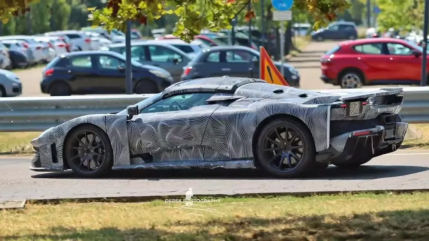 Прототип Ferrari F80 на дорожных тестах