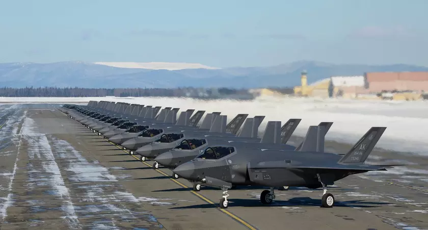 США впервые в истории отправили истребители F-35 Lightning II на военную базу в Гренландии