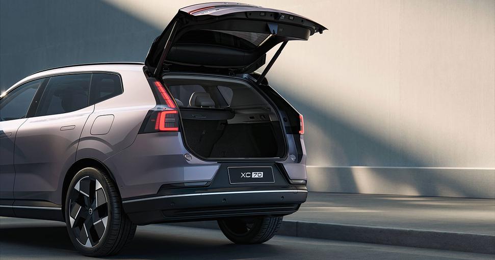 Volvo XC70 - a new standard in hybrid cars