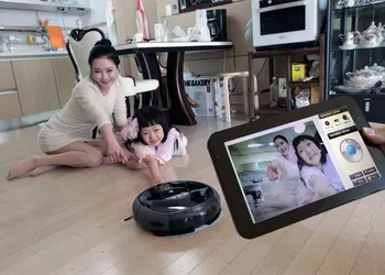 Samsung TangoView: robot cleaner, watchman
