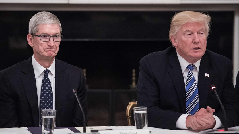 Трамп все-таки вводит новые пошлины на товары из Китая. Пострадает Apple