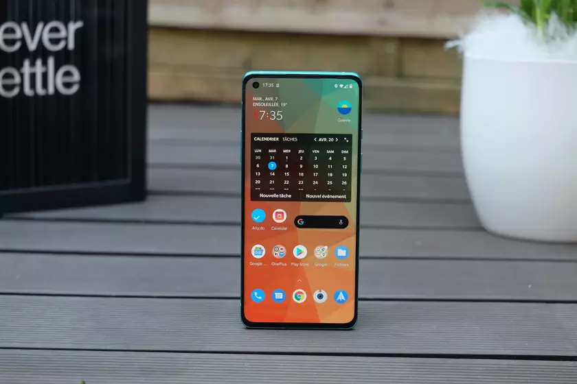 У OnePlus 9 будет такой же плоский дисплей, как у OnePlus 8T