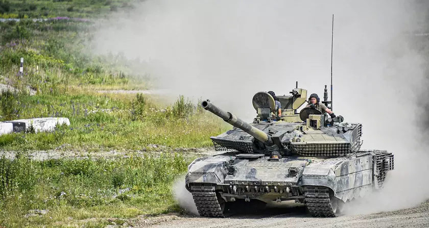 Броня в российском модернизированном танке Т-90М стоимостью до $5 млн начала расходиться по швам после попадания снаряда