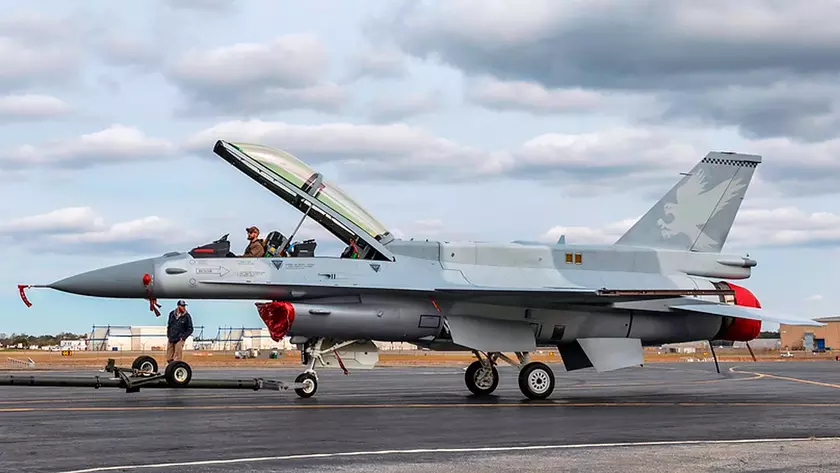 Northrop Grumman получила $28,66 млн на разработку радара AN/APG-83 (SABR) для F-16, который позволяет одновременно отслеживать 35 целей и увеличивает дальность обнаружения до 150 км