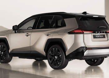 The new Toyota RAV4 warns of dangers at junctions and fast approaching cars approaching from behind on the motorway