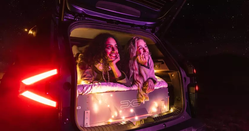 Dacia приглашает провести ночь в уникальном 'Million Star Hotel' в Шотландии