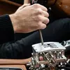 Механический рычаг Quickshift в салоне суперкара