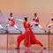 Des robots humanoïdes ont montré du kung-fu avec des armes sur la principale émission télévisée de la Chine