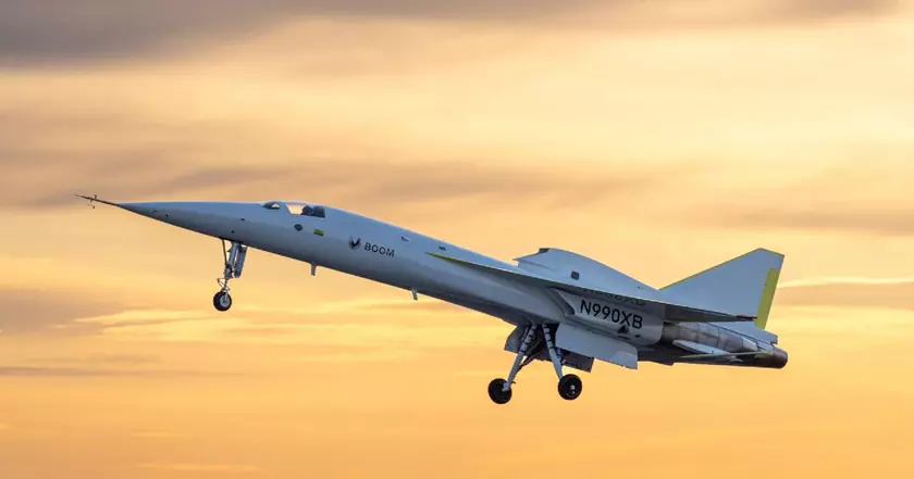 Прототип сверхзвукового самолета Boom Supersonic успешно совершил свой первый полет
