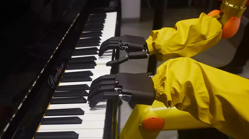 Google создала нейросеть MusicLM, которая генерирует музыку любого жанра по текстовому описанию