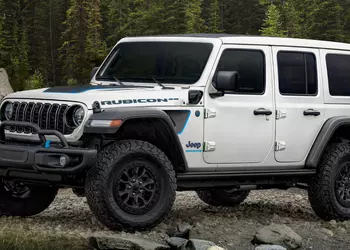 Jeep recalls hybrids that turned into "bricks" due to an unsuccessful firmware update