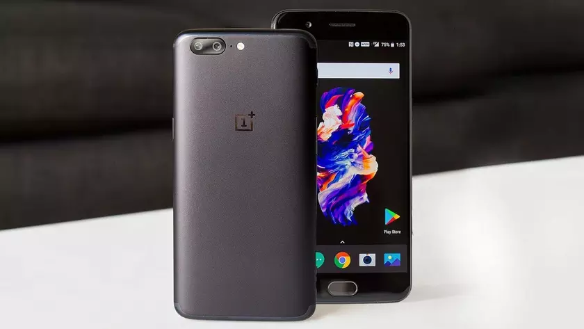 Старичок OnePlus 5 получил обновление OxygenOS 10.0.1: исправили ошибки и добавили электронную стабилизацию для камеры