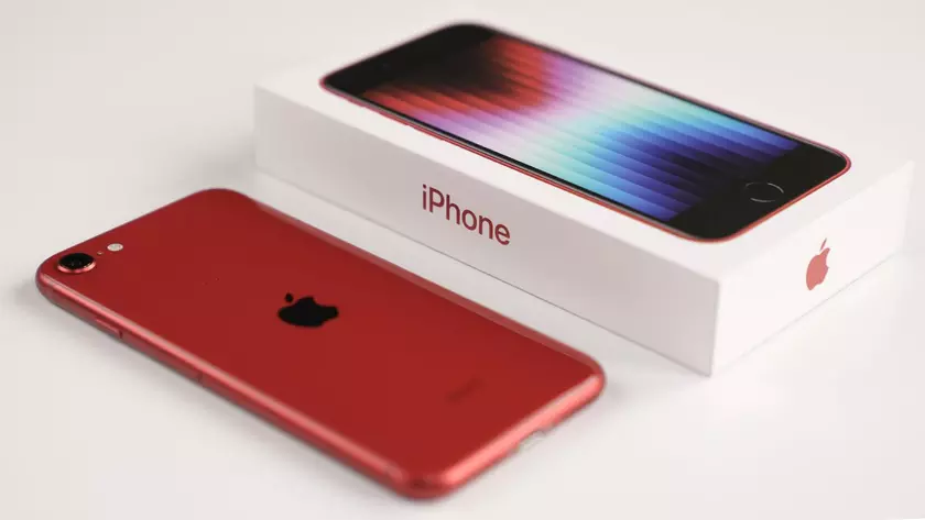 Слух: Apple выпустит новый iPhone SE весной 2025 года
