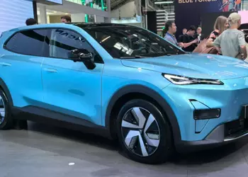 The electric Changan Deepal S05 more than doubled in price on its way from China to Germany