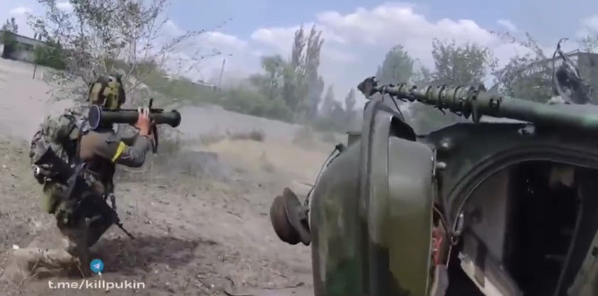 Боец "Иностранного легиона" показал фрагмент боя на востоке Украине от первого лица
