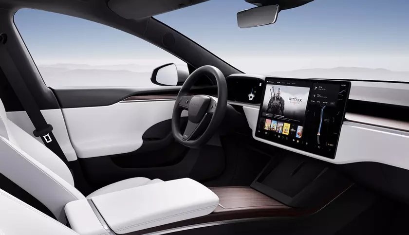 Tesla вернёт круглый руль вместо штурвала в Model S и Model X за доплату в размере $700