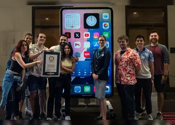 New Guinness record: bloggers made the world's largest iPhone 15 Pro Max 2 metres high and weighing more than 200kg