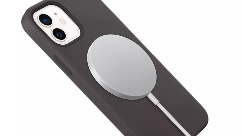 Как минимум один iPhone 13 может остаться без Lightning и какого-либо зарядного разъема