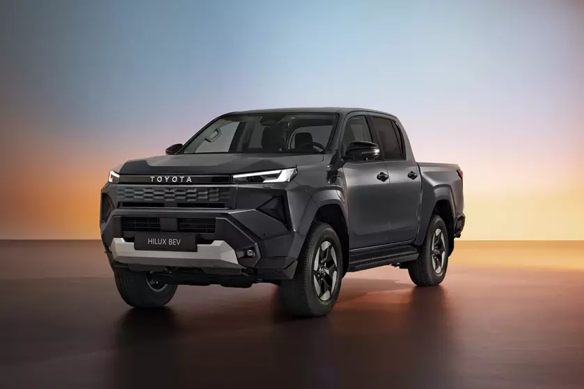 Новый полностью электрический Toyota Hilux BEV